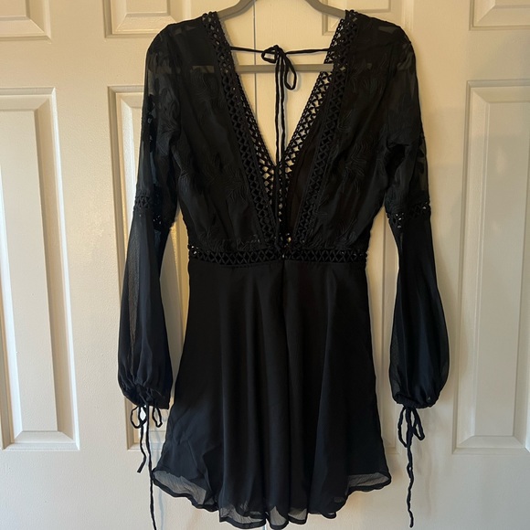 Selfie Leslie long sleeve little black dress. Size L - Picture 5 of 7